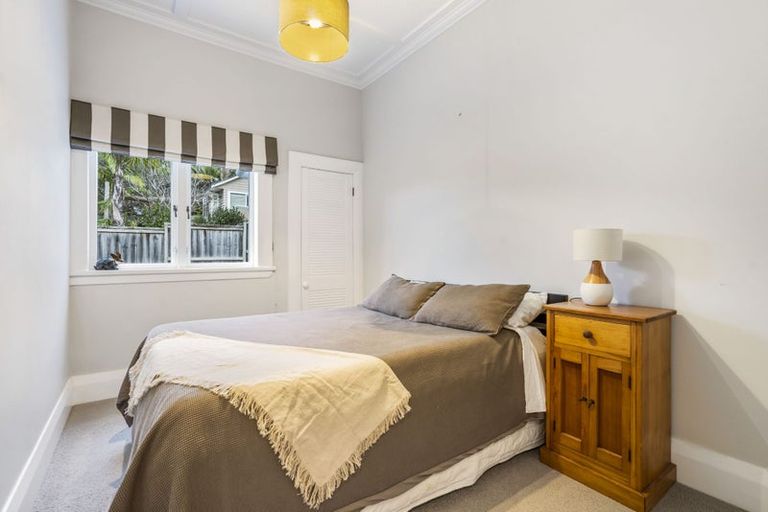 Photo of property in 13a Rodney Road, Northcote Point, Auckland, 0627