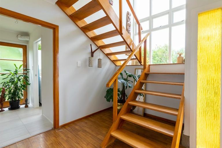 Photo of property in 40 Gill Avenue, Te Atatu Peninsula, Auckland, 0610