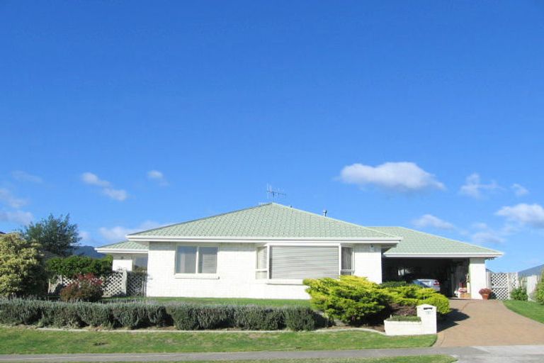 Photo of property in 5 Crown Hill, Paraparaumu, 5032