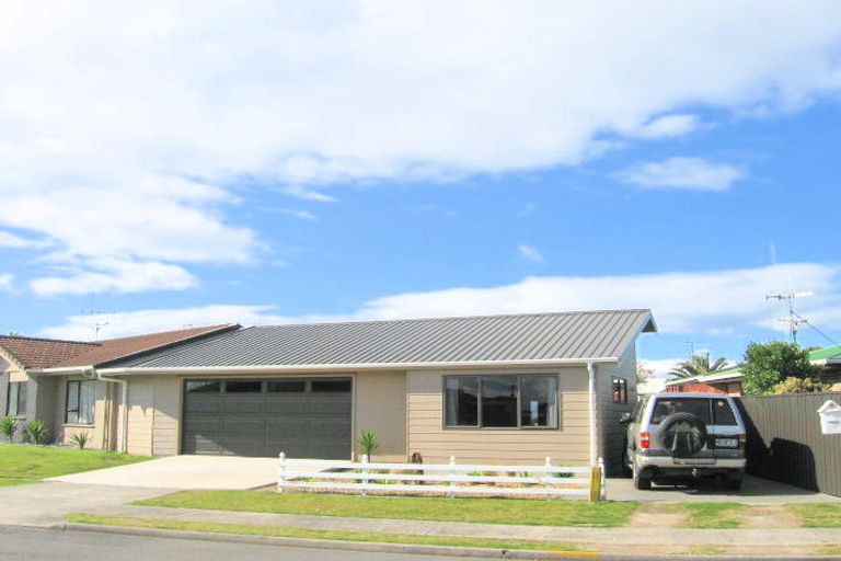 Photo of property in 1 Ngarimu Place, Mount Maunganui, 3116