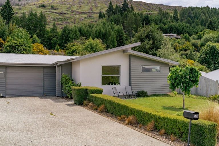 Photo of property in 26 Harrys Close, Arthurs Point, Queenstown, 9371