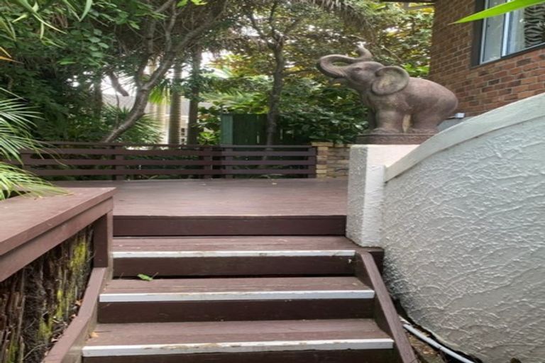 Photo of property in 27-29 Wairau Road, Forrest Hill, Auckland, 0627