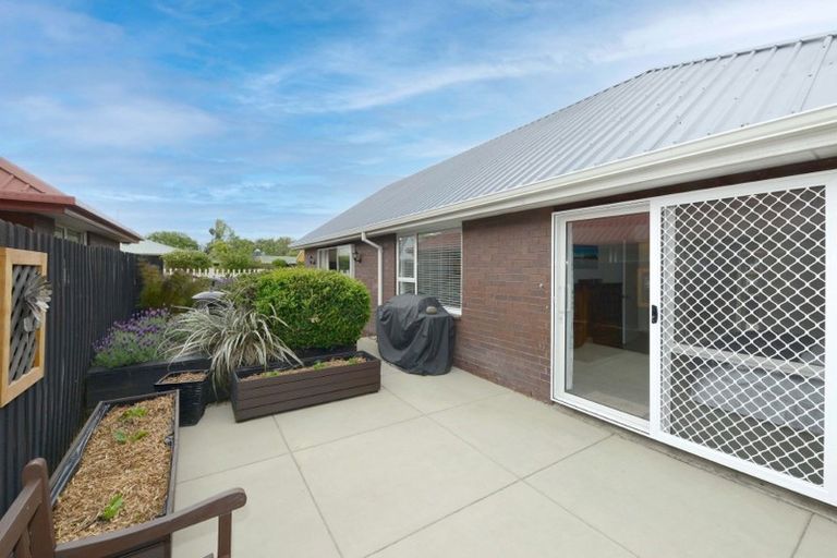 Photo of property in 2/11 Ludecke Place, Sockburn, Christchurch, 8042