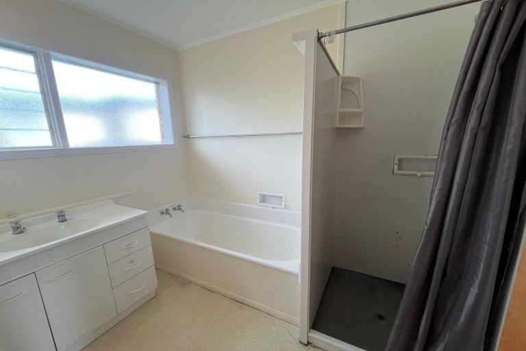 Photo of property in 107 Bradbury Road, Botany Downs, Auckland, 2010