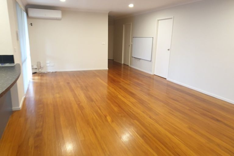 Photo of property in 3 Northcross Drive, Oteha, Auckland, 0632