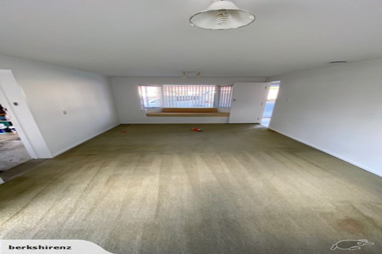 Photo of property in 73 Waimumu Road, Massey, Auckland, 0614