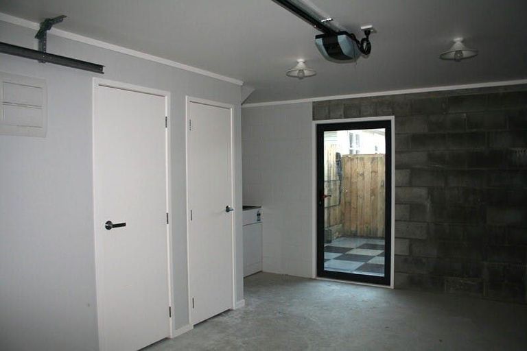 Photo of property in 16a Woodall Place, Totara Vale, Auckland, 0627