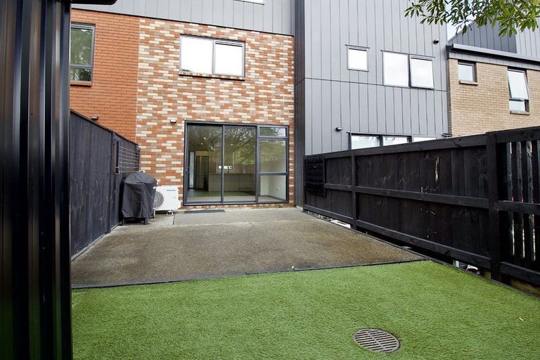 Photo of property in 26 Kotuitui Street, Manukau, Auckland, 2104