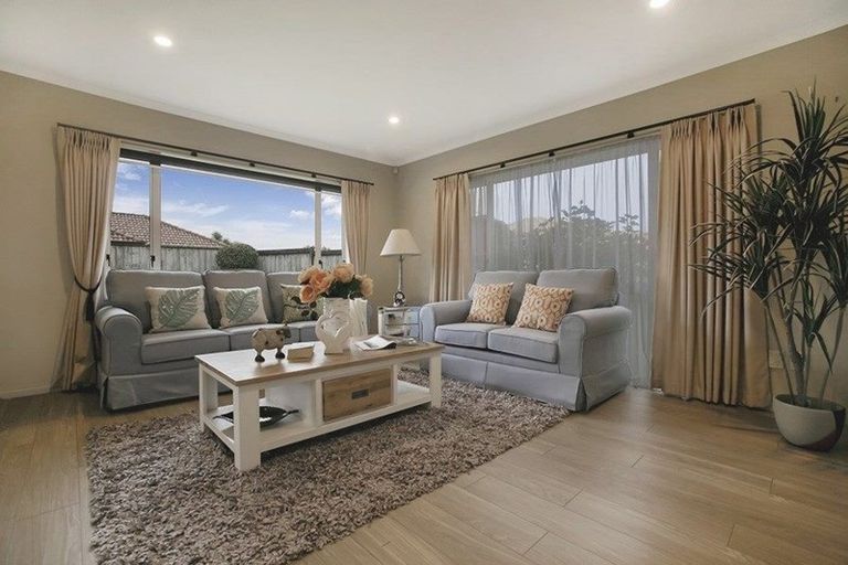 Photo of property in 15 Monash Place, Flat Bush, Auckland, 2016