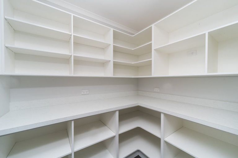 Photo of property in 9 Mediterranean Grove, Fitzherbert, Palmerston North, 4410