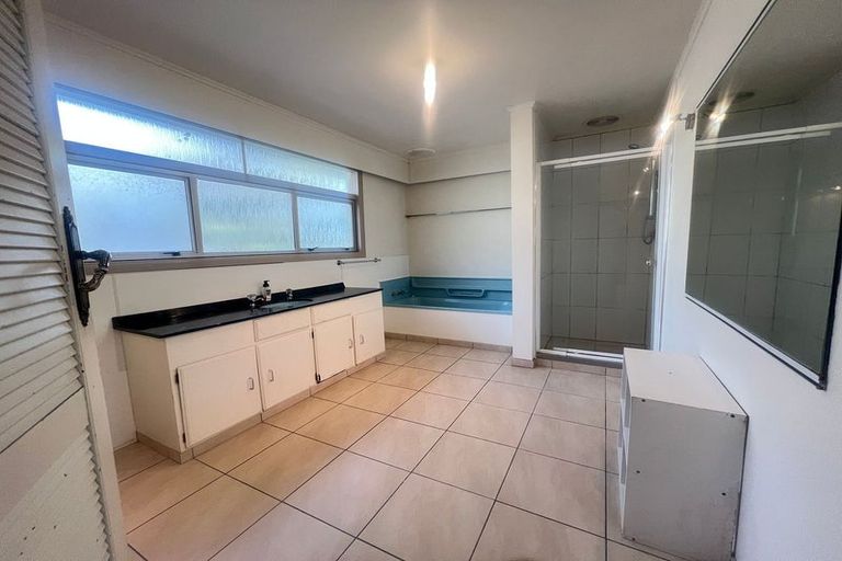 Photo of property in 94 Te Atatu Road, Te Atatu South, Auckland, 0610