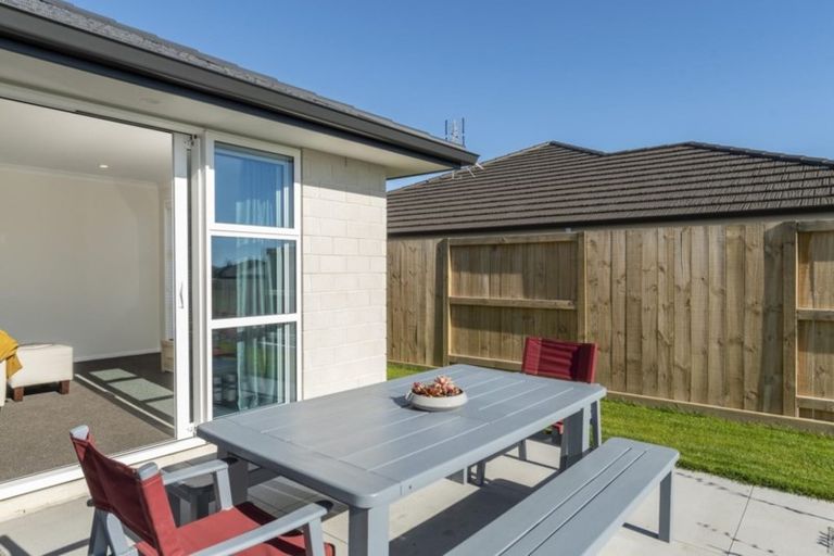 Photo of property in 77 Bert Wall Drive, Omokoroa, 3114