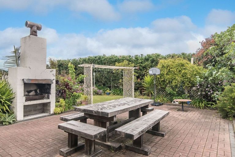 Photo of property in 29 Frimley Terrace, Waikanae Beach, Waikanae, 5036