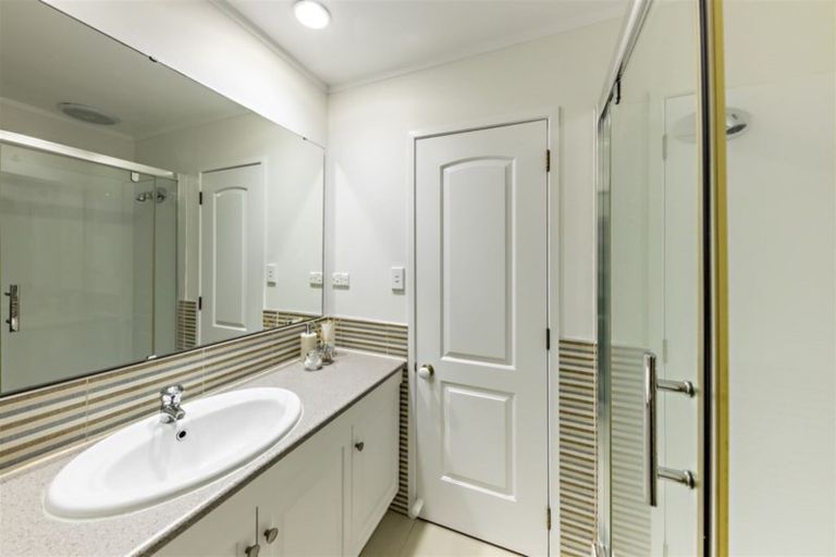 Photo of property in 21 Crescent Hills Court, Northpark, Auckland, 2013