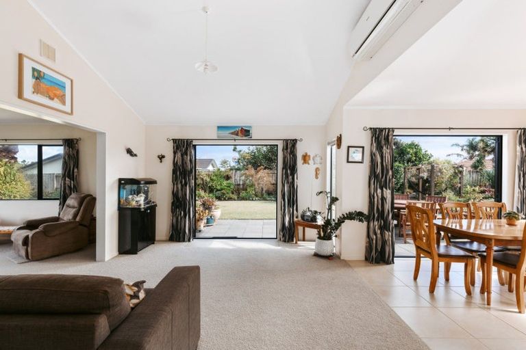 Photo of property in 76 Dalton Drive, Papamoa Beach, Papamoa, 3118
