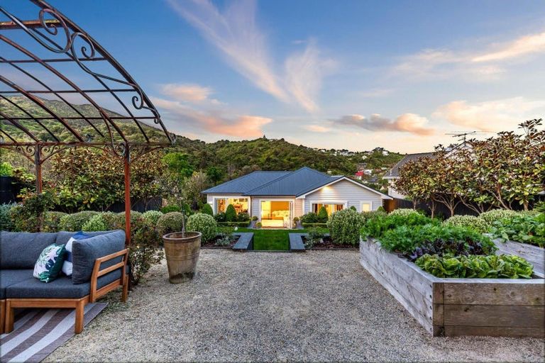 Photo of property in 23 Silverstream Road, Crofton Downs, Wellington, 6035