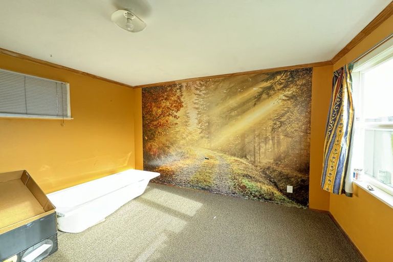 Photo of property in 2 Hobson Place, Takaro, Palmerston North, 4412