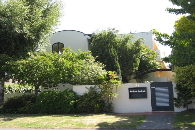 Photo of property in 2/21 Hewitts Road, Merivale, Christchurch, 8014