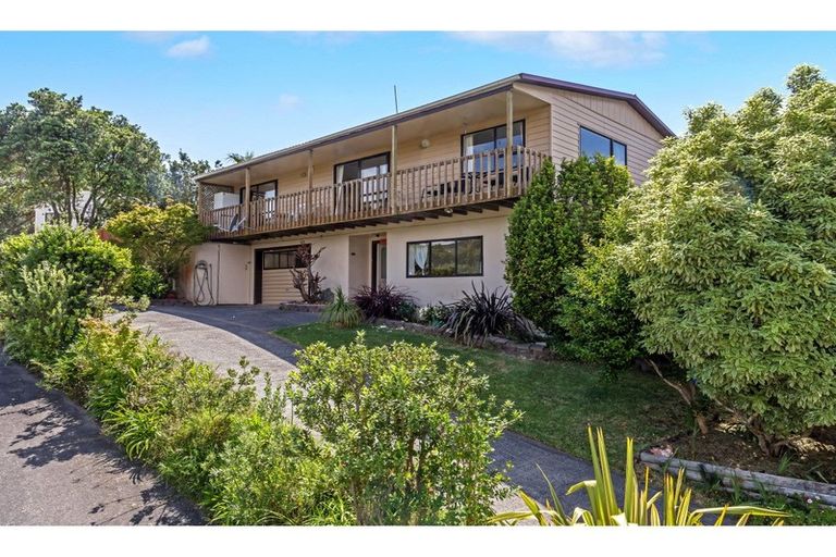 Photo of property in 76a Brian Crescent, Stanmore Bay, Whangaparaoa, 0932