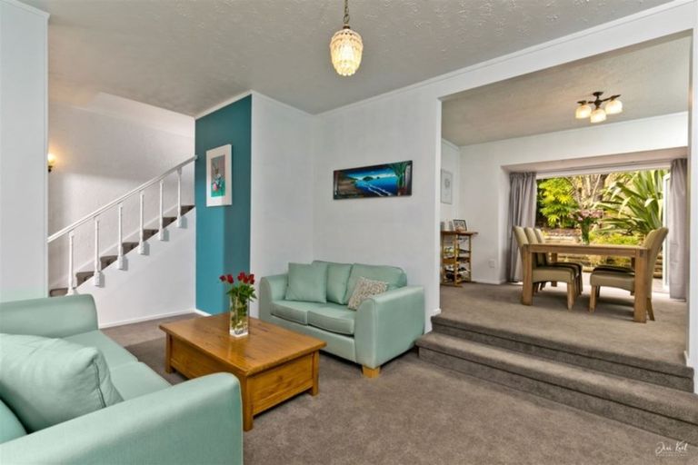 Photo of property in 84 Grassmere Road, Henderson Valley, Auckland, 0612