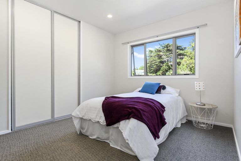 Photo of property in 10c Earl Road, Titirangi, Auckland, 0604