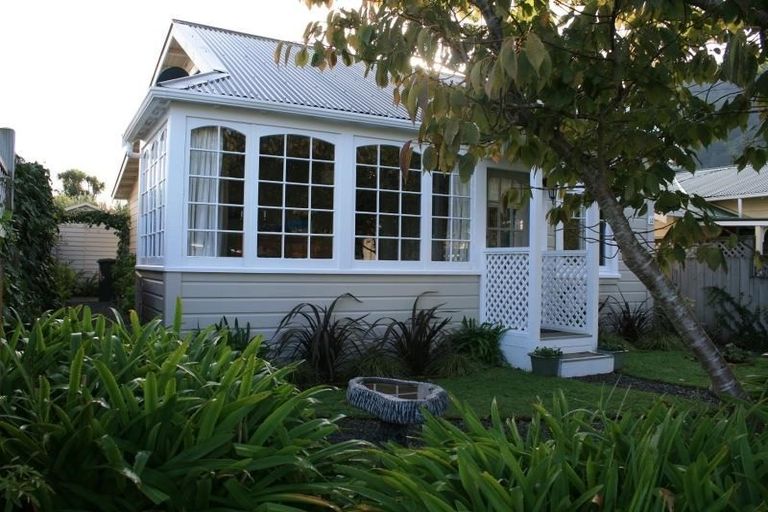 Photo of property in 14 Kauri Street, Eastbourne, Lower Hutt, 5013