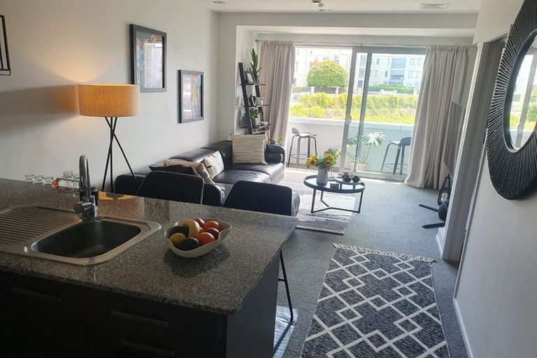 Photo of property in Shoal Haven Apartments, 307a/130 Anzac Street, Takapuna, Auckland, 0622