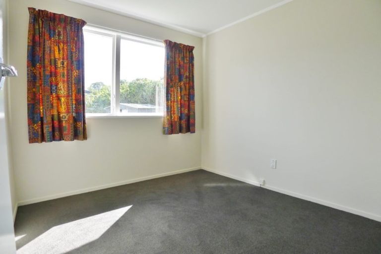 Photo of property in 37 Cheval Drive, Totara Vale, Auckland, 0629