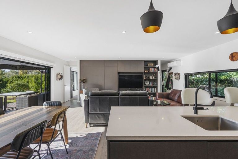 Photo of property in 2 Burgundy Drive, Martinborough, 5711