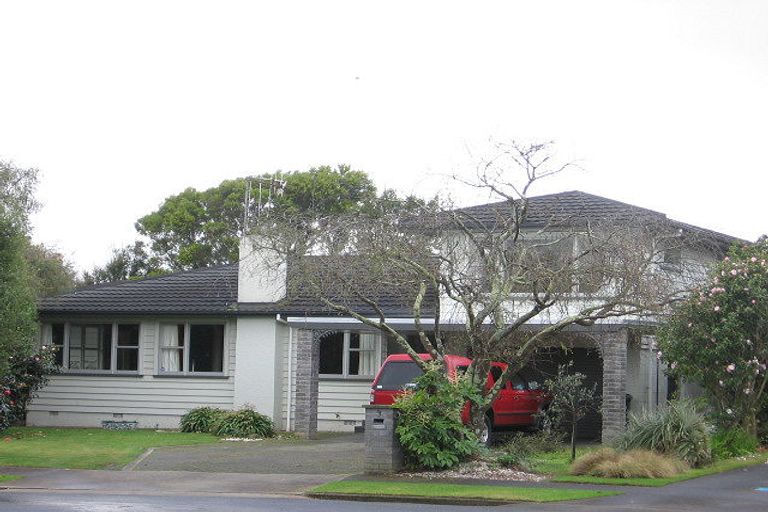 Photo of property in 9 Athlone Place, Hokowhitu, Palmerston North, 4410