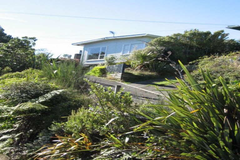 Photo of property in 7 Westleigh Way, Newlands, Wellington, 6037