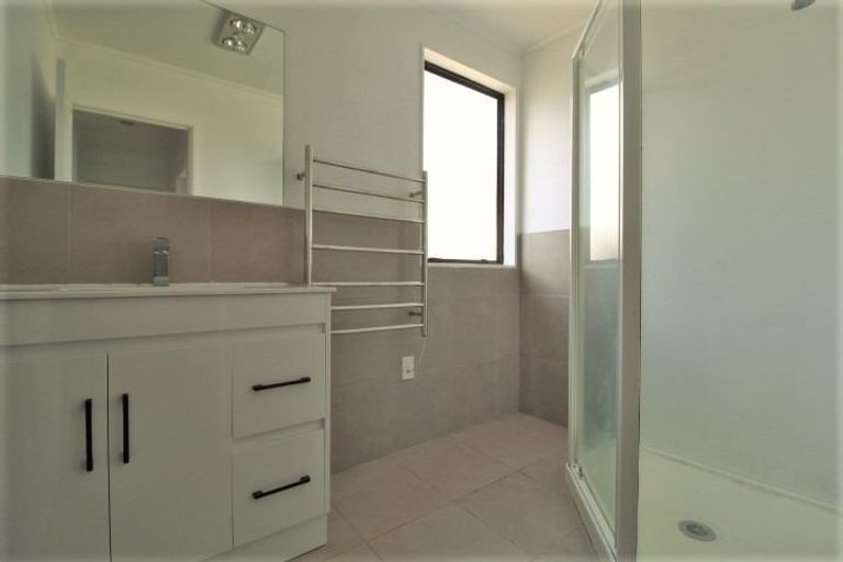 Photo of property in 1/194 Te Irirangi Drive, Flat Bush, Auckland, 2023