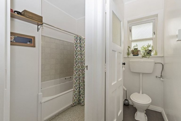 Photo of property in 24 Valley Terrace, Hamilton Central, Hamilton, 3204