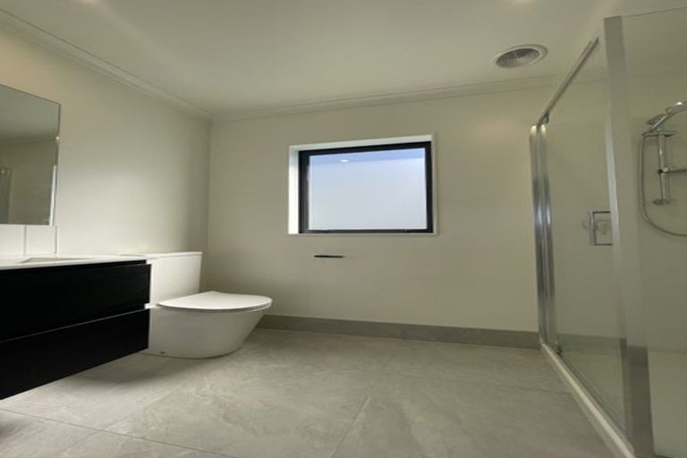 Photo of property in 1 Darren Crescent, Half Moon Bay, Auckland, 2012