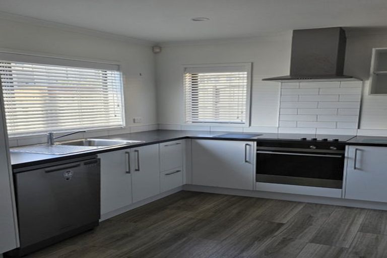 Photo of property in 115 Banks Street, Marfell, New Plymouth, 4310