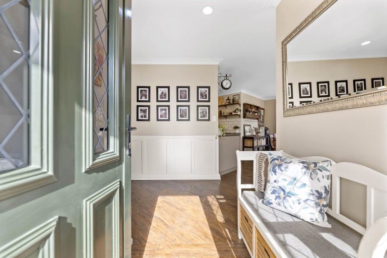 Photo of property in 33 Greenfield Drive, Western Heights, Hamilton, 3200