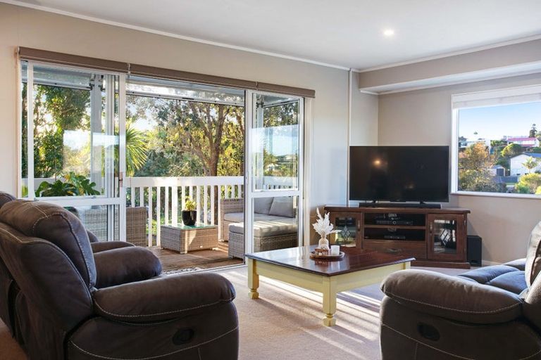 Photo of property in 37 Charlotte Street, Stanmore Bay, Whangaparaoa, 0932