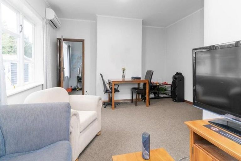 Photo of property in 2 Kawaka Street, Riccarton, Christchurch, 8041