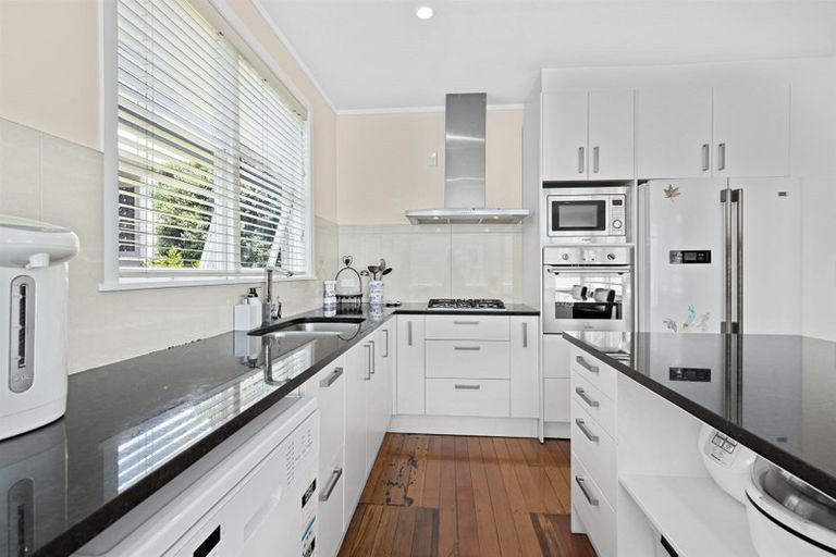 Photo of property in 1/221 Onewa Road, Birkenhead, Auckland, 0626