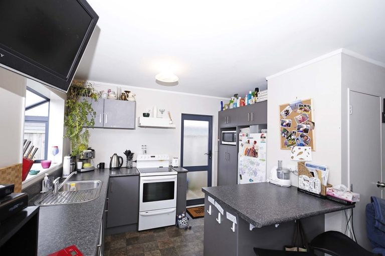 Photo of property in 38a Pine Avenue, Henderson, Auckland, 0612