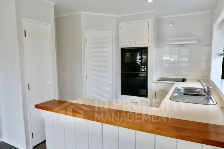 Photo of property in 2/77 Prince Regent Drive, Half Moon Bay, Auckland, 2012