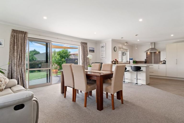 Photo of property in 52 Kayelene Place, Omokoroa, 3114