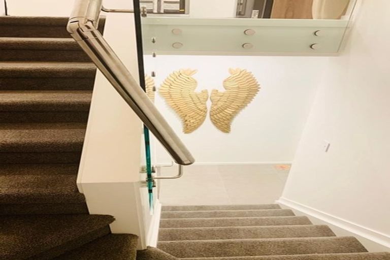 Photo of property in 10a Glenfield Road, Birkenhead, Auckland, 0626