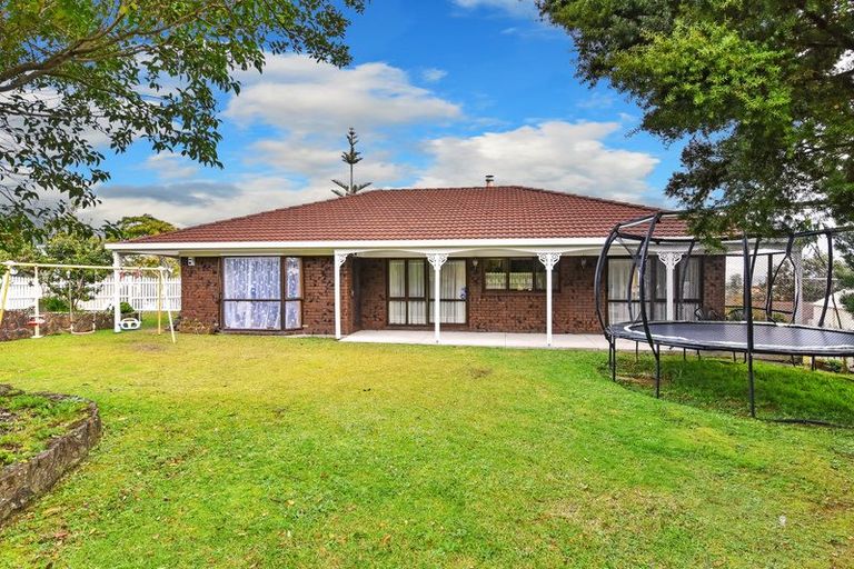 Photo of property in 1 Kingsclere Place, Goodwood Heights, Auckland, 2105