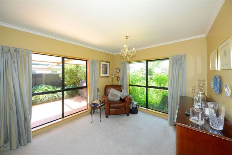 Photo of property in 23 Hatfield Place, Avonhead, Christchurch, 8042