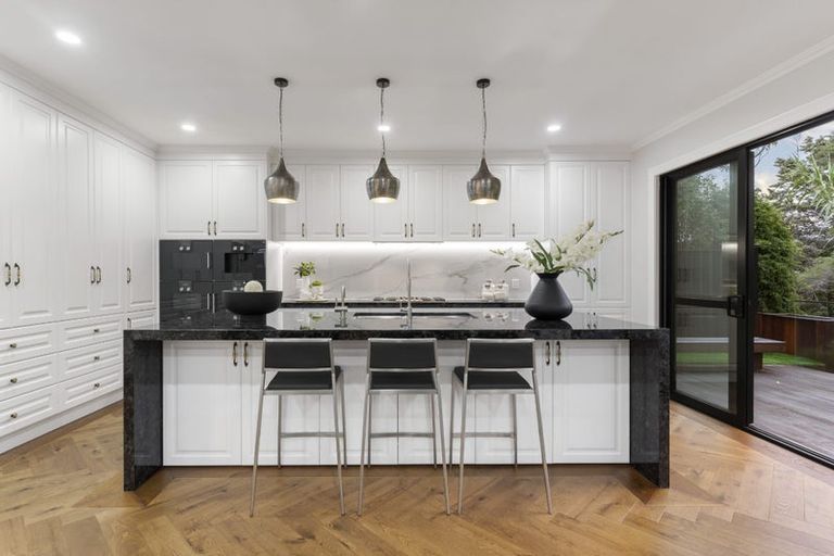 Photo of property in 10b Stratford Avenue, Milford, Auckland, 0620