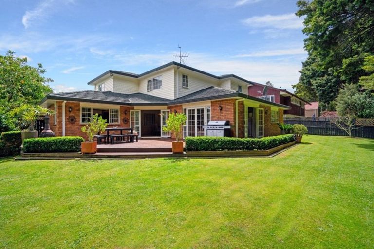 Photo of property in 25 Walpole Avenue, Hillpark, Auckland, 2102