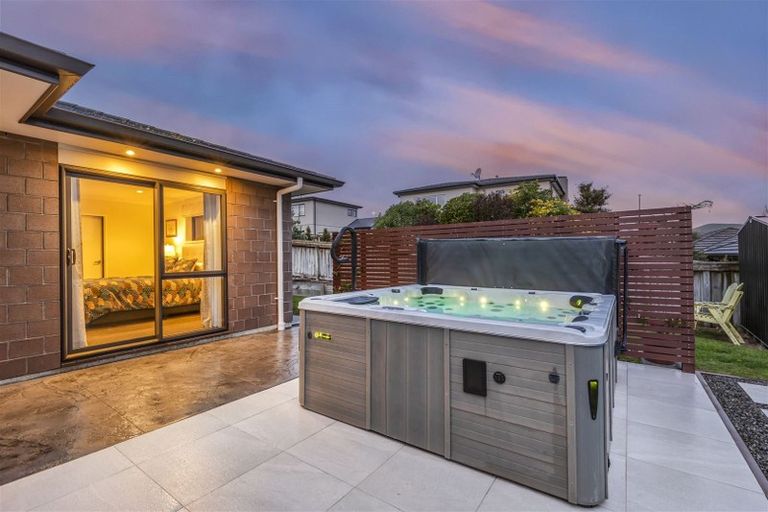 Photo of property in 59 Aotea Drive, Aotea, Porirua, 5024