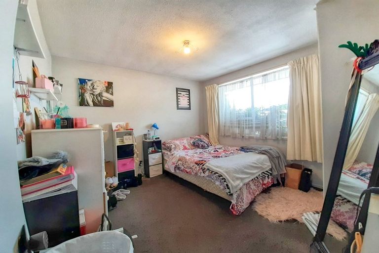 Photo of property in 2/17b Prestons Road, Redwood, Christchurch, 8051