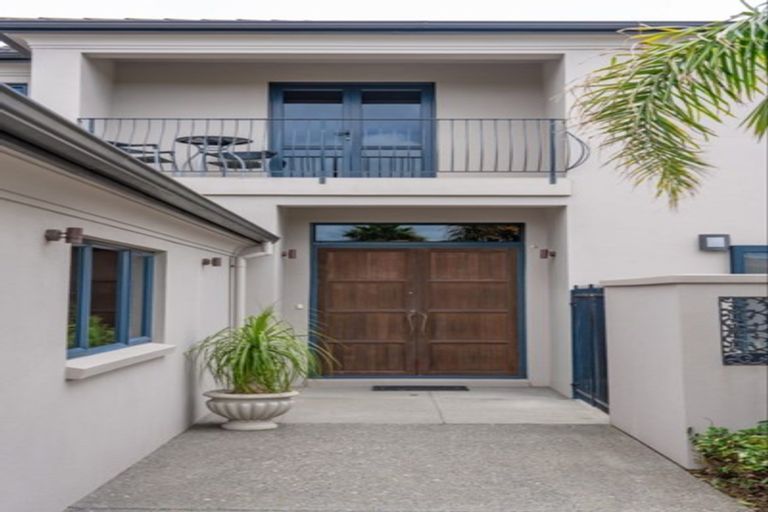 Photo of property in 18 Phoenicia Court, The Gardens, Auckland, 2105